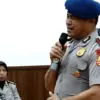 Kompol Cosmas Menangis Saat Diberhentikan Tak Hormat Atas Kasus Rantis Lindas Ojol