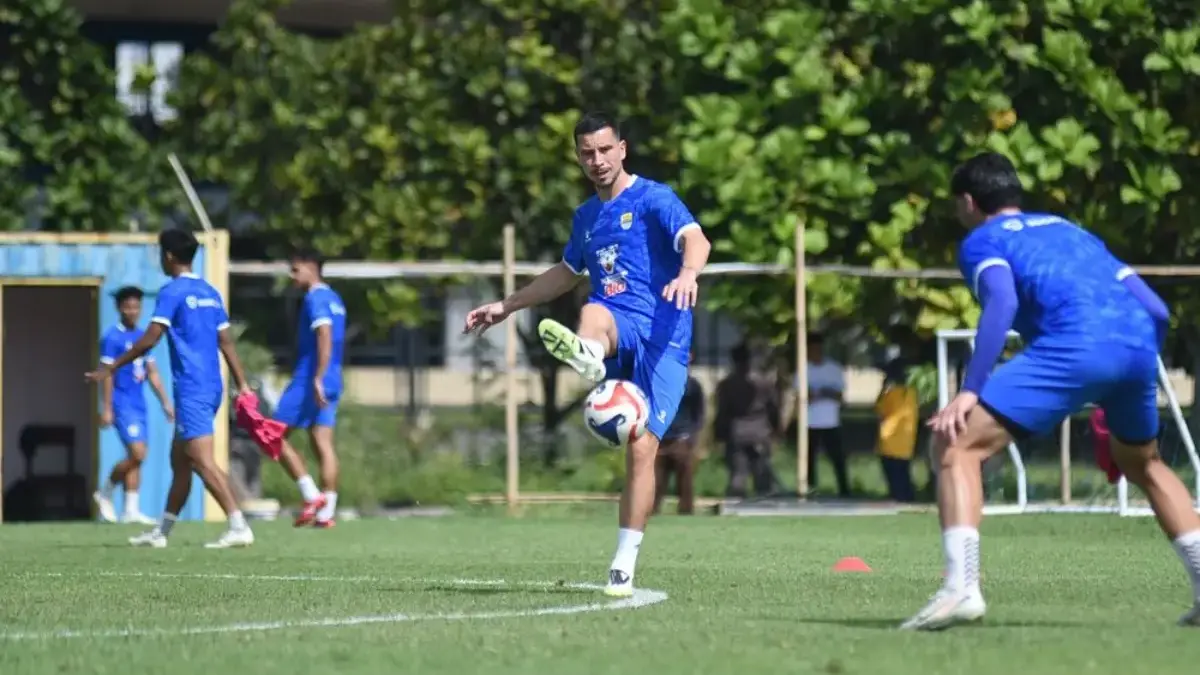 Thom Haye dan Eliano Reijnders Berpeluang Debut Bela Persib Bandung di Laga Ini Thom Haye dan Eliano Reijnders Berpeluang Debut Bela Persib Bandung di Laga Ini
