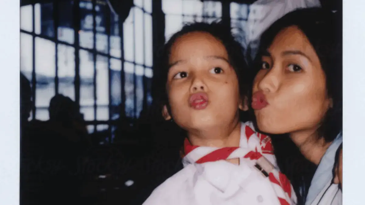 Deretan Prompt Gemini AI Foto Keluarga, Untuk Bikin Potret Nostalgia Bersama Orang yang Sudah Tiada Deretan Prompt Gemini AI Foto Keluarga, Untuk Bikin Potret Nostalgia Bersama Orang yang Sudah Tiada