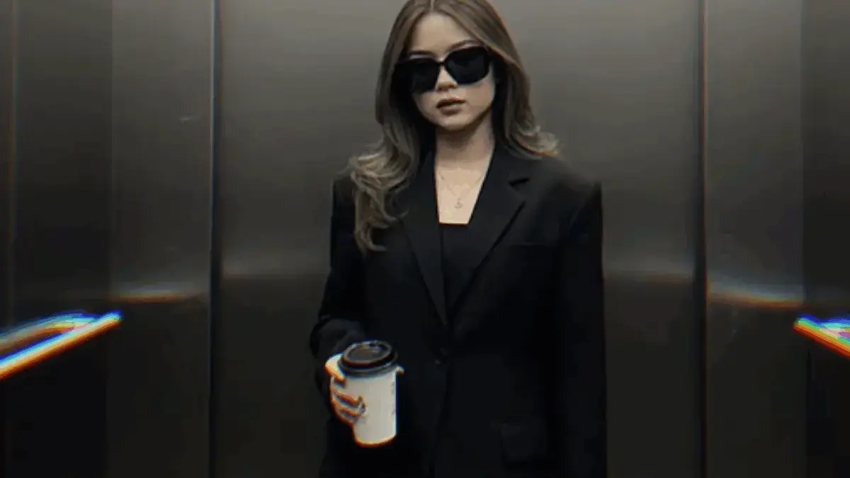 Kumpulan Prompt Gemini AI Foto Berdiri di Lift Ala Mafia, Lengkap Cara Membuatnya Kumpulan Prompt Gemini AI Foto Berdiri di Lift Ala Mafia, Lengkap Cara Membuatnya