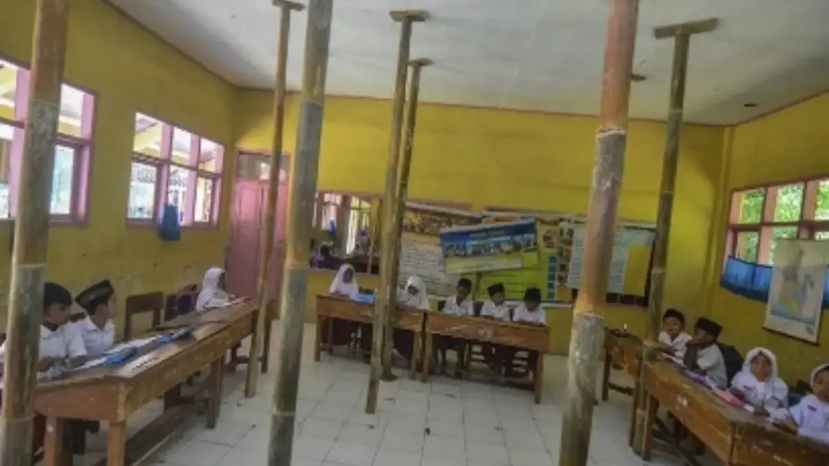Ilustrasi sekolah rusak