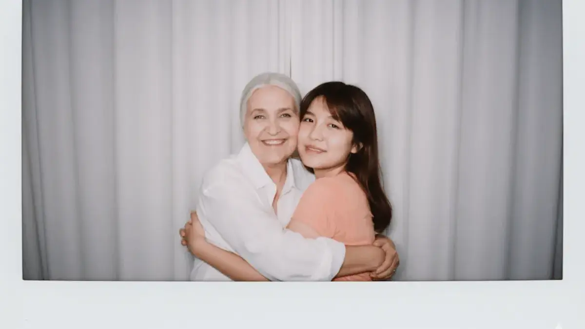 Cara Buat Foto Polaroid Bersama Nenek yang Sudah Meninggal, Lengkap dengan Promptnya