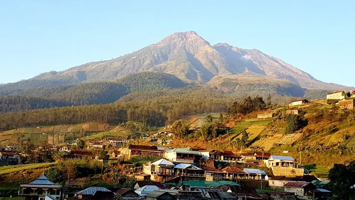 Bahlil Lelang Gunung Lawu Viral di Sosial Media, Begini Kata ESDM