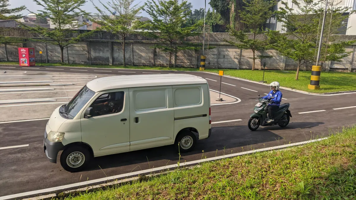 Salah satu area blindspot pada mobil.