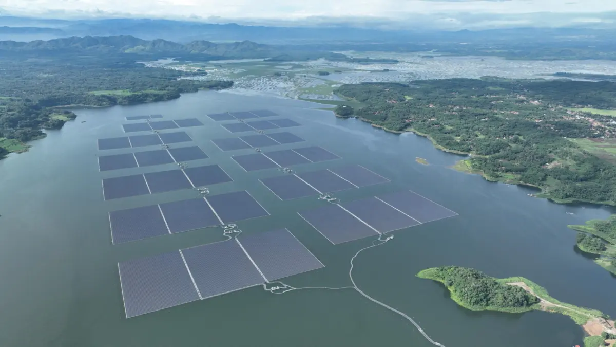 PT PLN (Persero) Unit Induk Distribusi (UID) Jawa Barat hadirkan dua layanan dalam gerakan energi hijau, yait