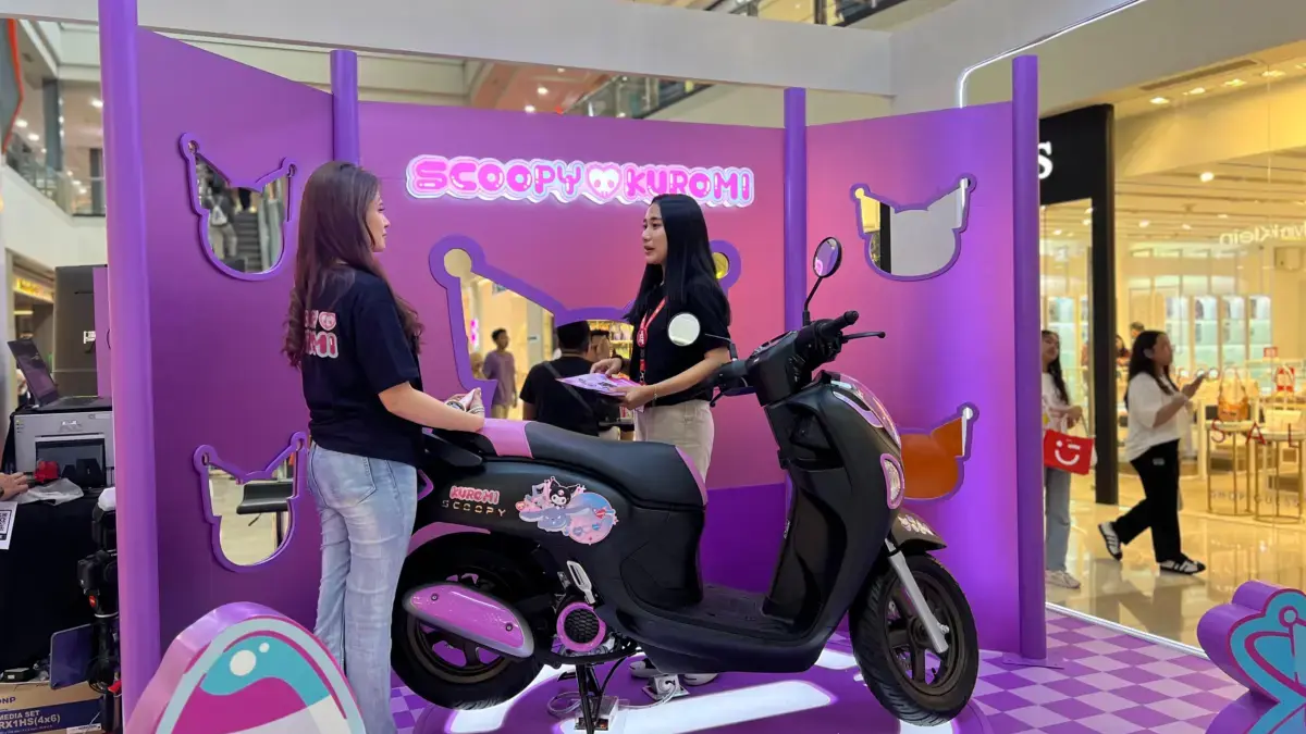 Edisi Terbatas, Kolaborasi Unik Honda Scoopy dengan Kuromi Tampilan Honda Scoopy edisi terbatas dengan balutan desain karakter Kuromi yang keren.