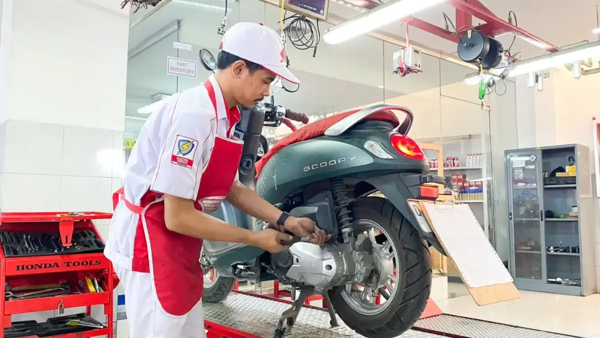 ILUSTRASI Merawat motor Honda yang benar agar tetap prima