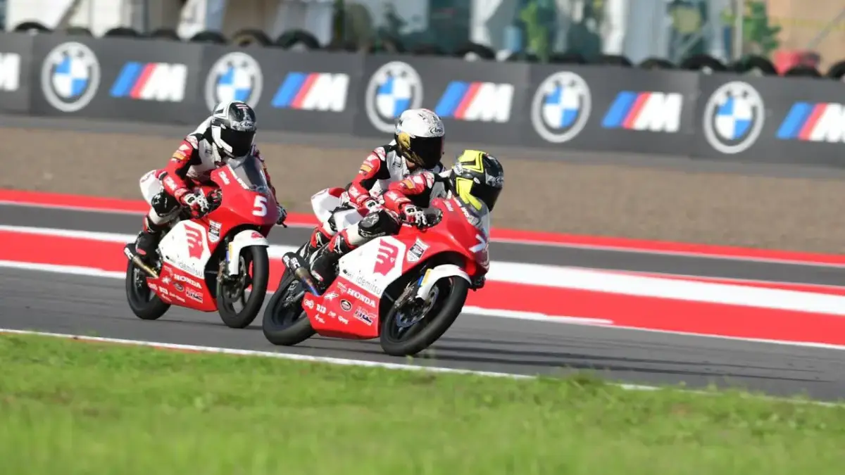 Aksi pebalap muda binaan PT Astra Honda Motor (AHM) di putaran terakhir Idemitsu Asia Talent Cup (IATC) 2025