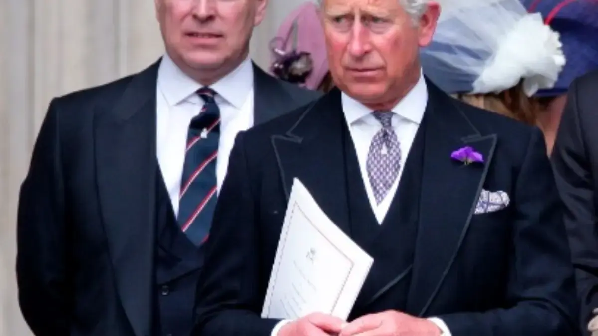 Ternyata Ini Penyebab Raja Charles Mencabut Gelar Adiknya dan Mengusir Keluar Istana Raja Charles dan Pangeran Andrew yang dicabut gelarnya.