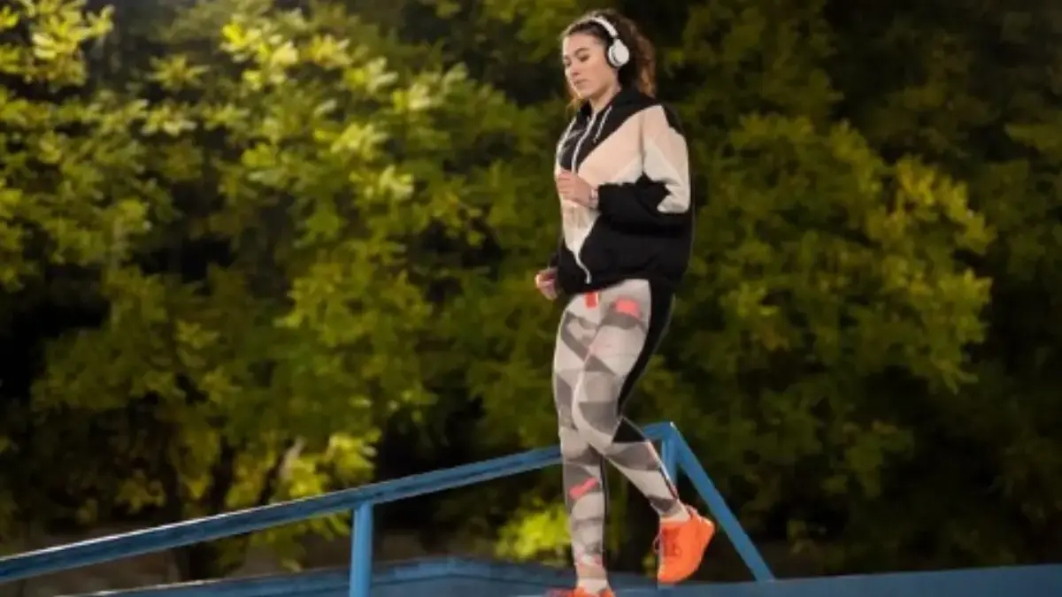 ILUSTRASI jalan kaki yang bermanfaat untuk kesehatan mental (Freepik)