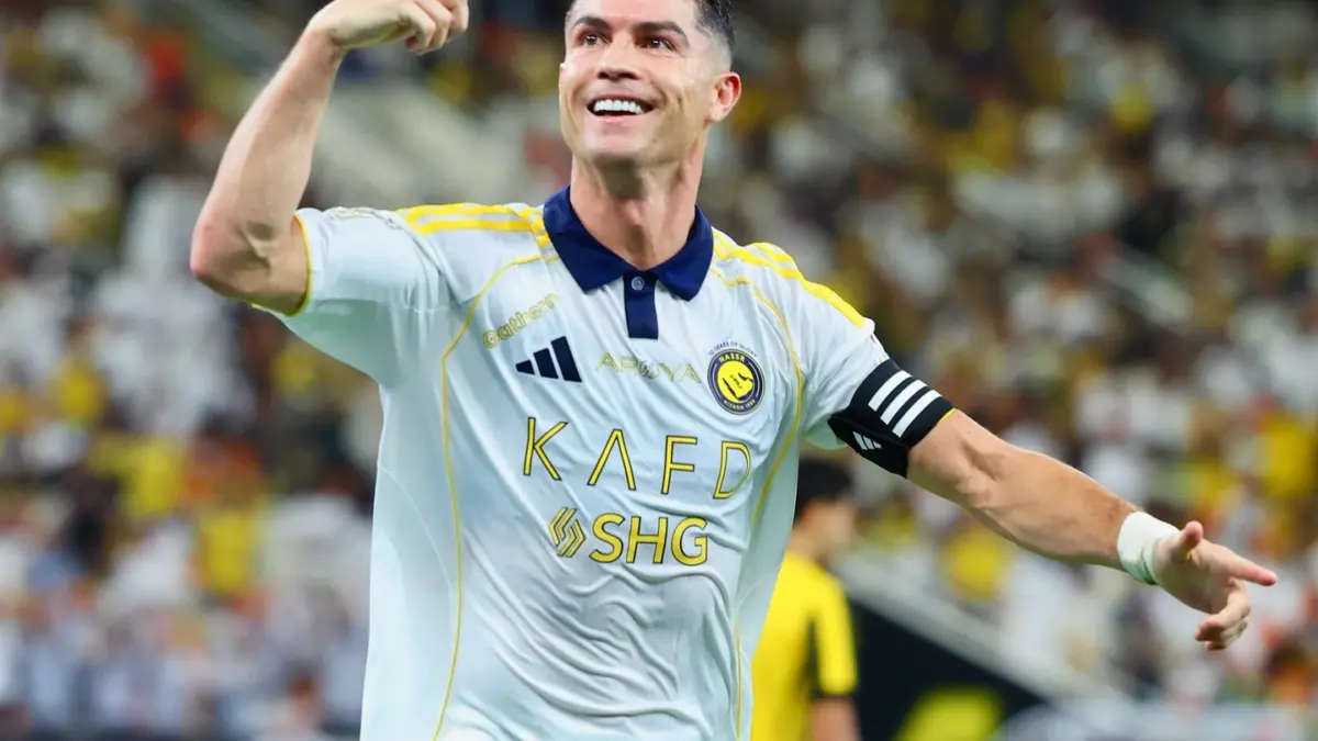 Cristiano Ronaldo Jadi Pesepakbola Terkaya di Dunia 2025, Pendapatan 2 Kali Lebih Besar dari Messi Cristiano Ronaldo pemain Al Nassr.