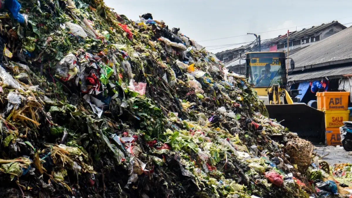 Pengelola Pastikan Sampah Pasar Induk Caringin Masih Terkendali, Pengunjung: Sampahnya Tetap Menumpuk! Pengelola Pastikan Sampah Pasar Induk Caringin Masih Terkendali, Pengunjung: Sampahnya Tetap Menumpuk!
