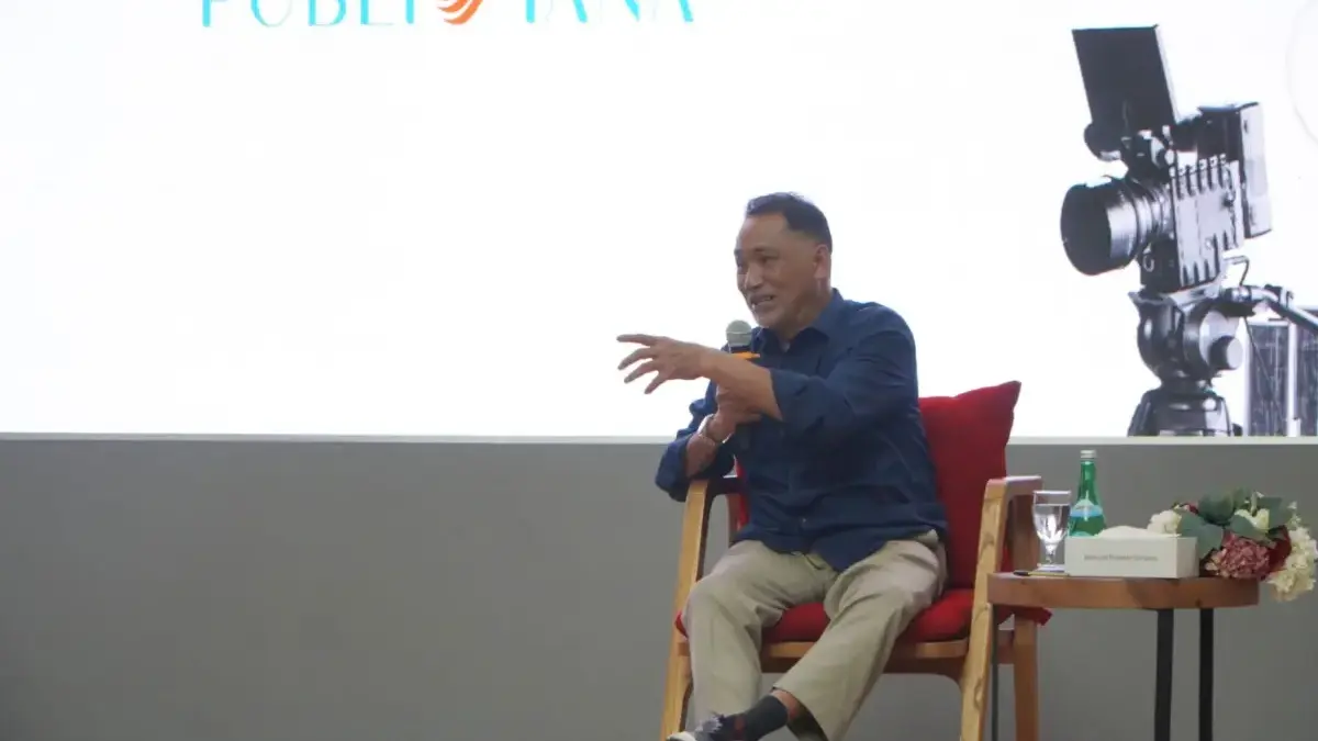 Dukung Media untuk Beradaptasi di Era Digital, Telkom Ajak Media untuk Eksplorasi Penggunaan AI Komisaris Telkom Rizal Mallarangeng pada acara pelatihan jurnalistik dengan para awak media, di Semarang, pada