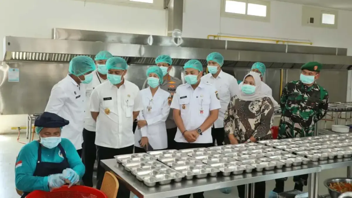 Cek SPPG Jebres, Ahmad Luthfi Minta Percepat Penerbitan SLHS di Jateng