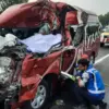 Mini Bus Travel Tabrak Dump Truk di Tol Cipularang Senin Pagi: 1 Meninggal, 9 Luka-luka