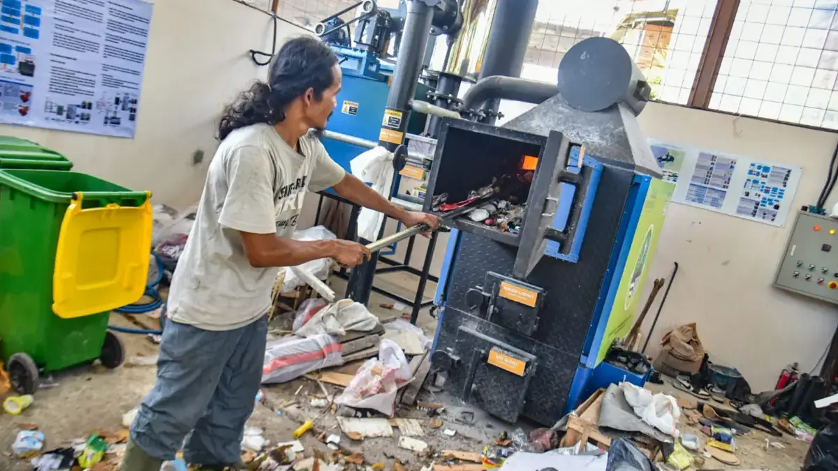 Mesin Insinerator di Tamansari Mulai Diuji, Kurangi Beban Sampah ke TPA Mesin Insinerator di Tamansari Mulai Diuji, Kurangi Beban Sampah ke TPA