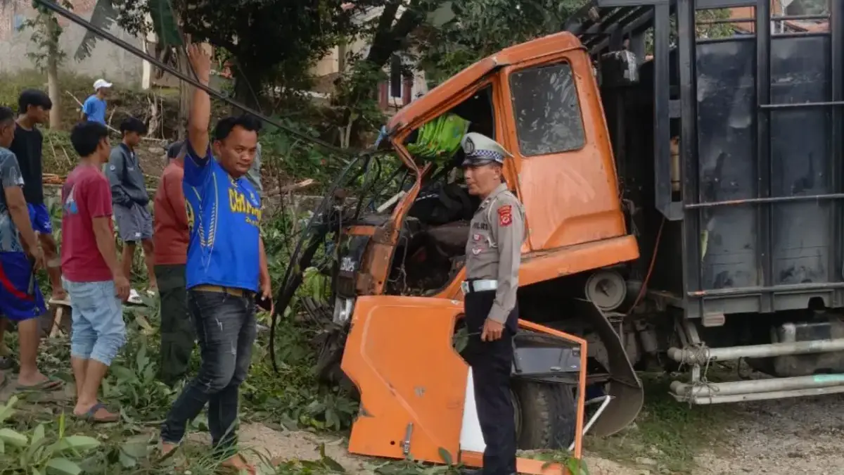 Truk Pengangkut Sapi Terguling di Nagreg, Pejalan Kaki Tewas Terserempet