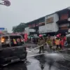 Tangki Bensin Diduga Alami Kebocoran, Angkot Trayek 02 Terbakar di Jembatan Merah Bogor