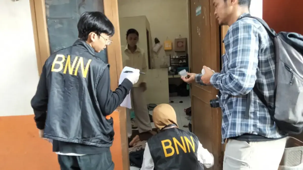 BNN Kota Cimahi saat Melaksanakan Operasi Penegakan Anti Narkotika di Sejumlah Lokasi