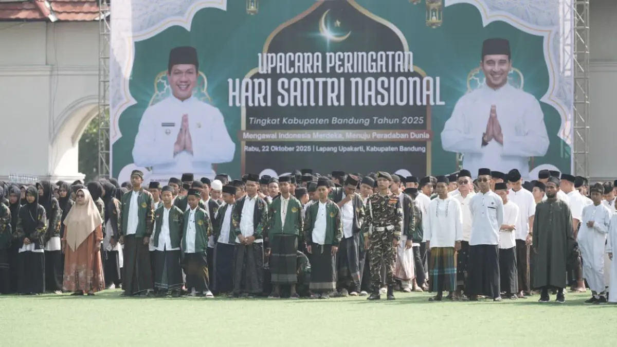 Peringatan Hari Santri Nasional (HSN) ke-10 tingkat Kabupaten Bandung di Lapang Upakarti, Soreang
