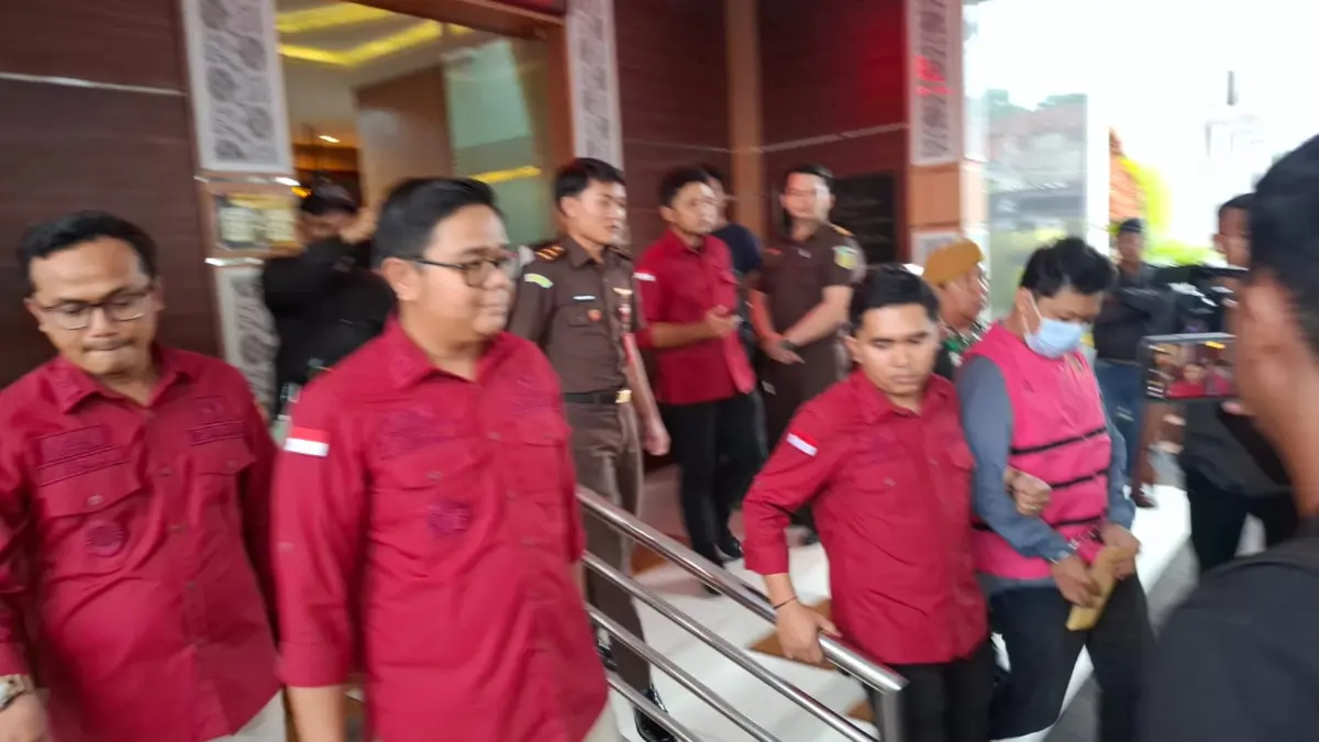 Di Balik Seragam Bank Pelat Merah, Uang Nasabah Menguap di Tangan Mantri