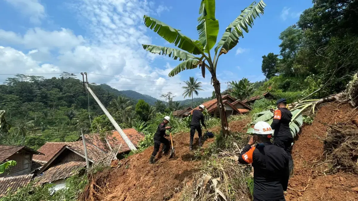Cibenda Kembali Diterjang Longsor, 10 KK Terpaksa Mengungsi ke Tempat Aman