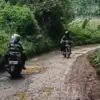 Akses Antar Desa di Cipatat Rusak Parah, Warga Keluhkan Lambatnya Perbaikan