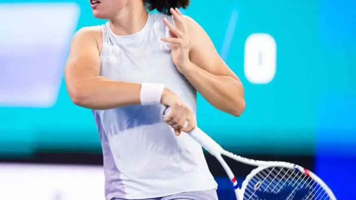 Iga Swiatek Catat Kemenangan ke-60 Musim 2025 di Debut Gemilang Wuhan Open Iga Swiatek Catat Kemenangan ke-60 Musim 2025 di Debut Gemilang Wuhan Open