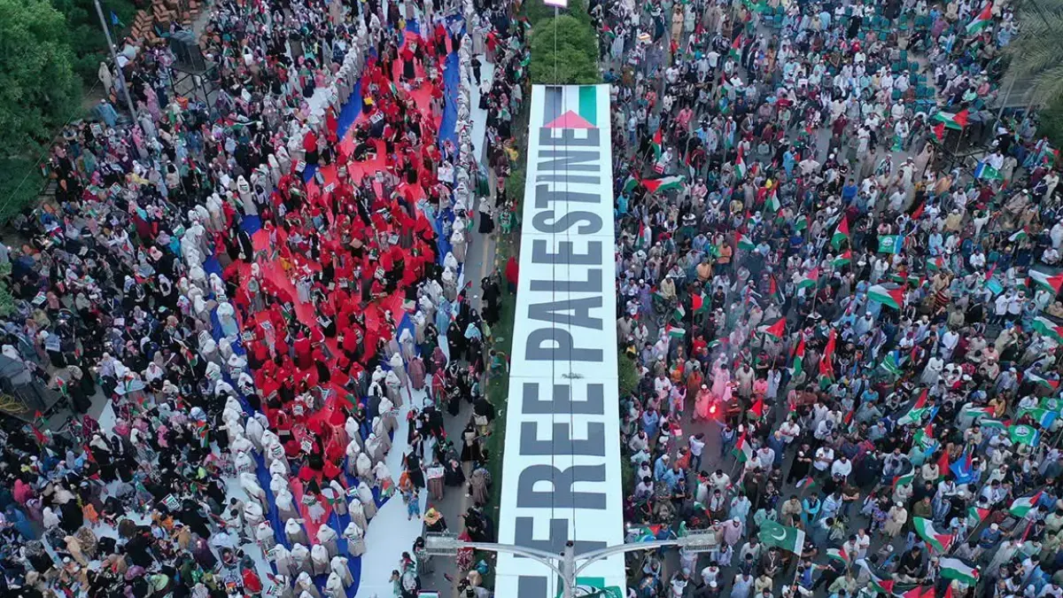Puluhan Ribu Warga Pakistan Tumpah Ruah di Karachi Serukan Solidaritas untuk Palestina Puluhan Ribu Warga Pakistan Tumpah Ruah di Karachi Serukan Solidaritas untuk Palestina