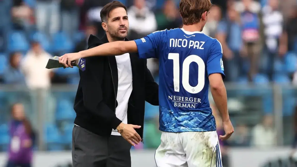 Cesc Fabregas dan Nico Paz.