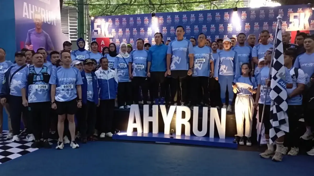 Ribuan warga Kota Bandung tumpah ruah mengikuti kegiatan AHY Run yang berlangsung pada Minggu, 26102025 yang d
