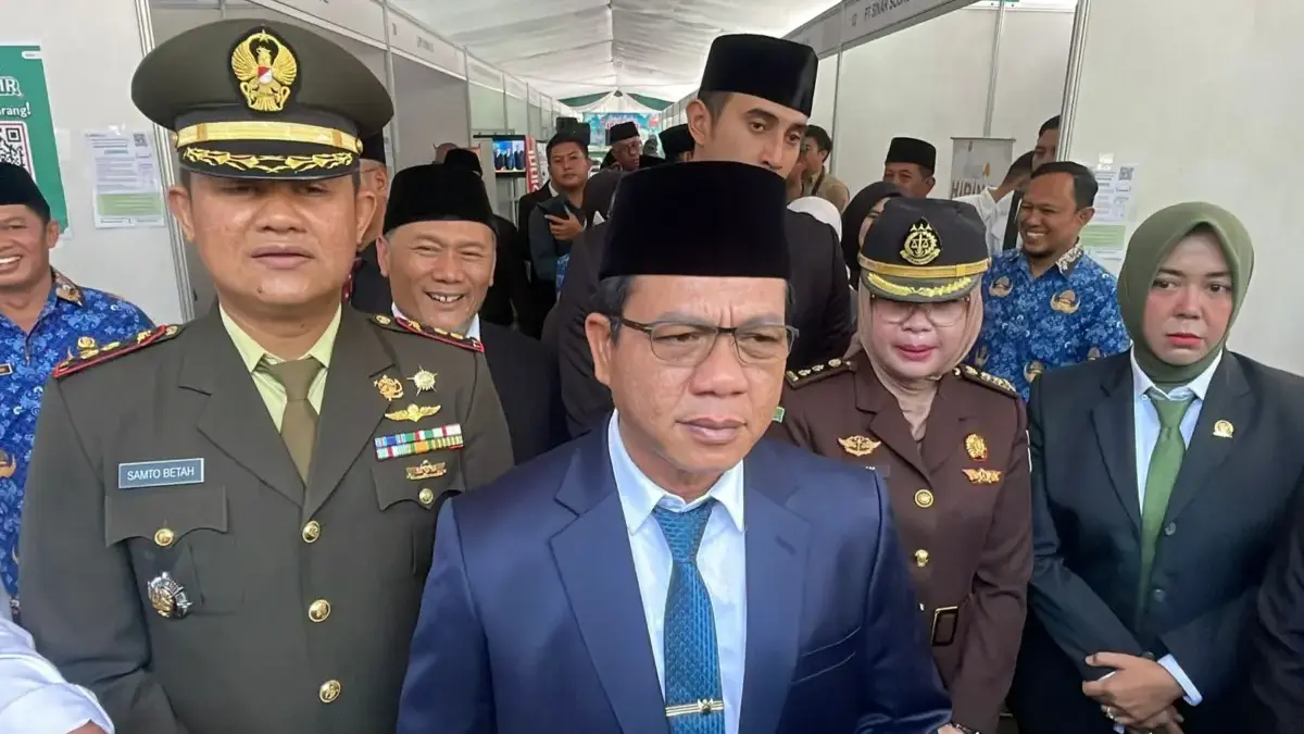 Bupati Bandung Dadang Supriatna saat ditemui awak media di acara Job Fair di Lapangan Upakarti, Soreang, Rabu