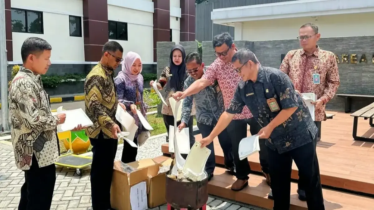 Pembakaran Blanko Akta Cerai oleh Pengadilan Agama Kota Cimahi (Dok. PA Cimahi)