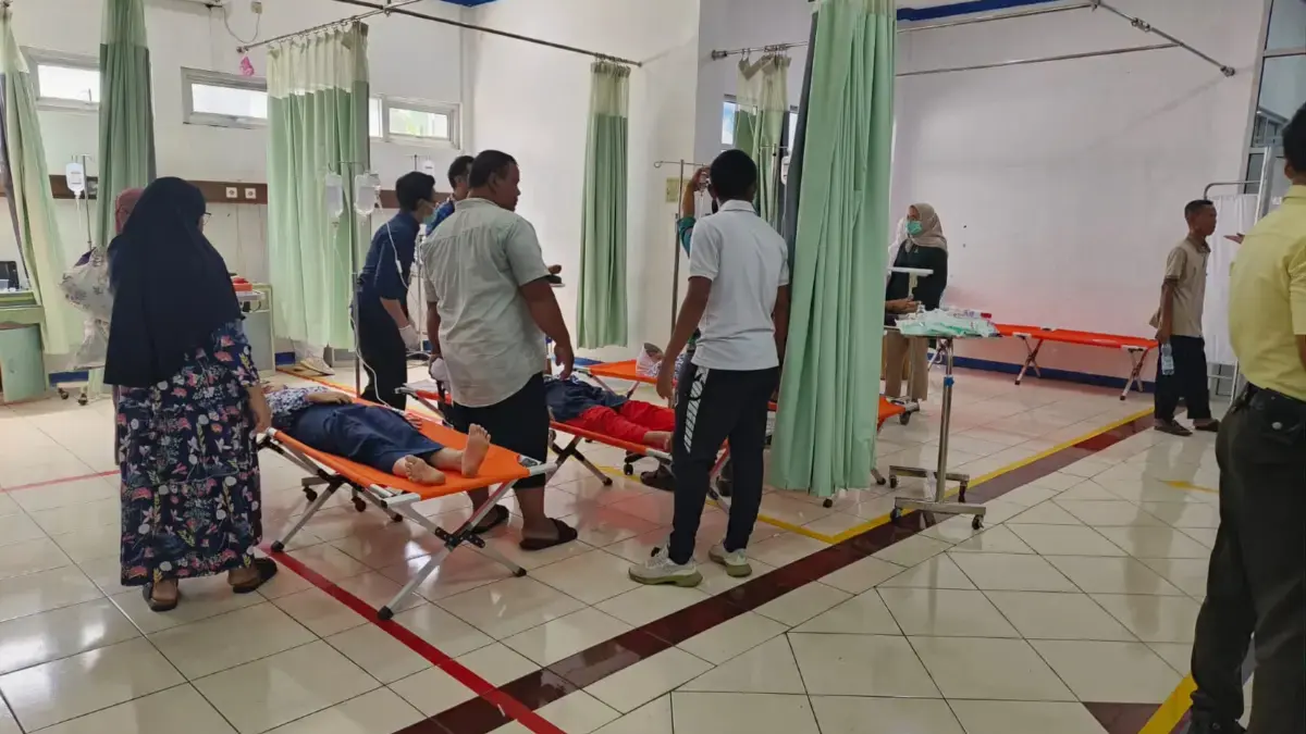 Alami Gejala Keracunan Usai Santap MBG, Belasan Siswa SMPN 3 Banjar Dilarikan ke Rumah Sakit