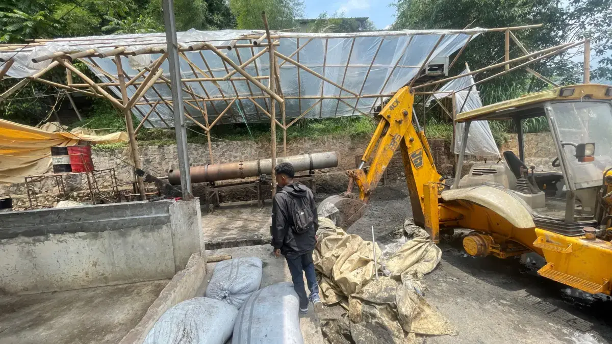Limbah kohe ayam di PT Agro Budi, Desa Citatah, Kecamatan Cipatat, Kabupaten Bandung Barat. Rabu (1/10). Dok J
