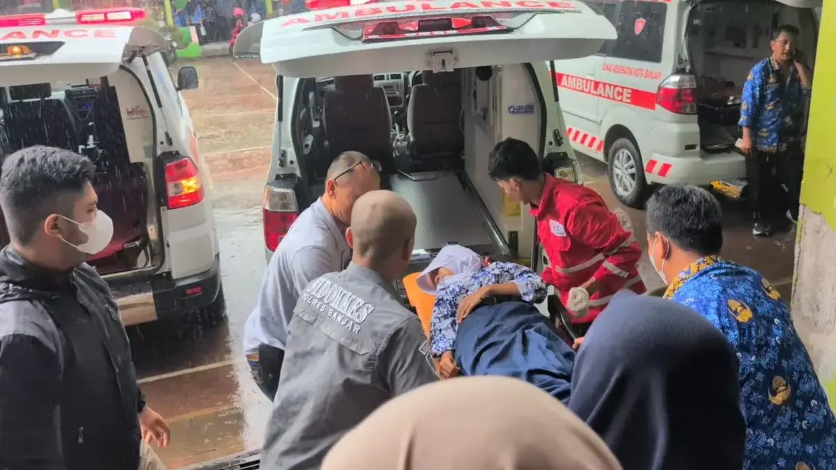 Korban Dugaan Keracunan MBG di SMPN 3 Banjar Dilarikan ke Tiga Rumah Sakit, Total 68 Siswa! Korban Dugaan Keracunan MBG di SMPN 3 Banjar Dilarikan ke Tiga Rumah Sakit, Total 68 Siswa!