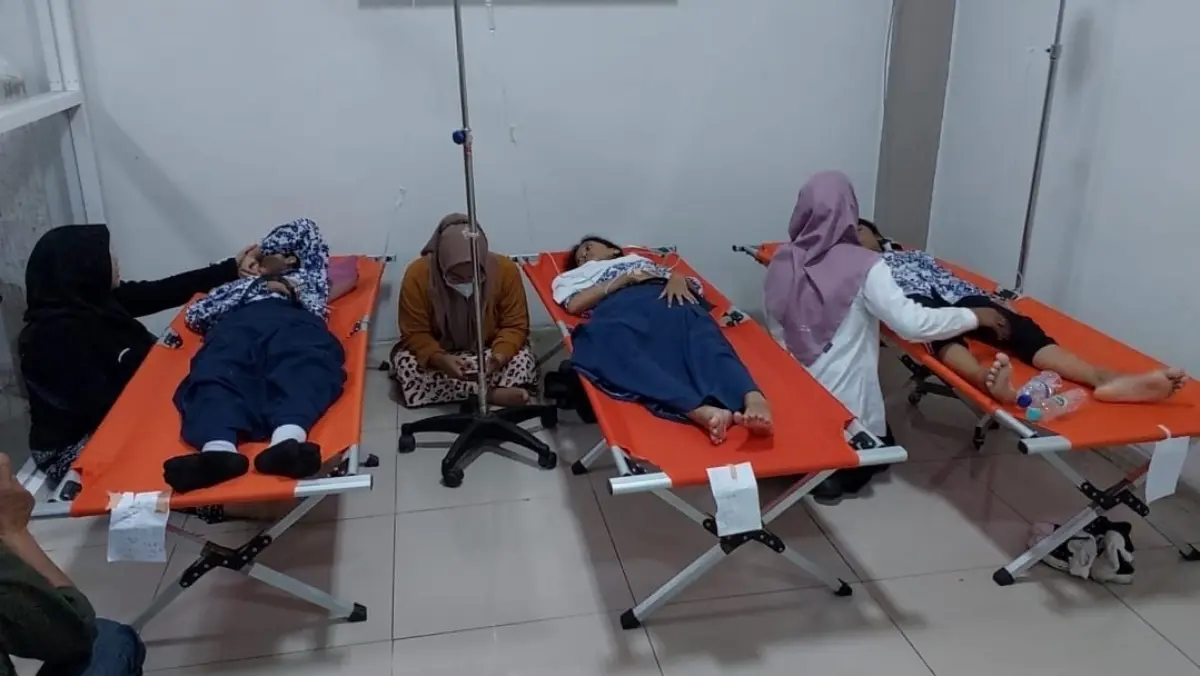 Dinkes Banjar Pastikan Kondisi Siswa Korban Dugaan Keracunan MBG Semakin Membaik 41 Siswa SMPN 3 Banjar Masih Dirawat Intensif, Operasional Dapur Gizi Disetop Sementara