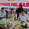 Ist. Polda Jabar saat ungkap peredaran narkoba dengan modus baru di Jawa Barat. Humas Polda Jabar.