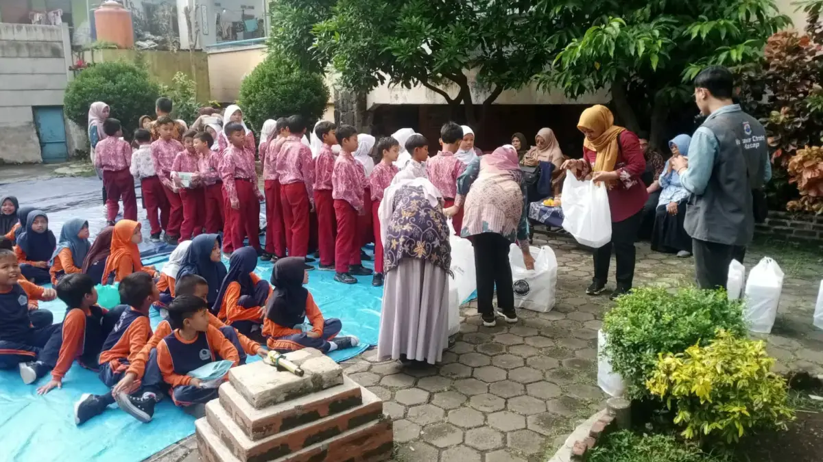 Berkebun di Sekolah Tanpa Lahan? Anak Cimahi Buktikan Bisa Lewat Polybag dan Hidroponik Tak Harus Punya Lahan Luas, Anak Cimahi Diajari Berkebun dengan Polybag dan Hidroponik