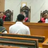 Dok. Dua terdakwa kasus dugaan korupsi Bandung Zoo saat menjalani sidang tuntutan di Pengadilan Tipikor Bandun