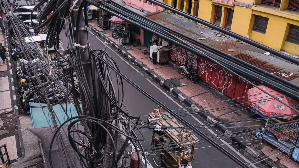 270 Tiang Kabel Udara di Buahbatu Ditertibkan, Wajah Kota Bandung Berbenah Pemerintah Kota Bandung Kembali Tertibkan Kabel Udara, 270 Tiang di Kawasan Buah Batu Akan Dihilangkan