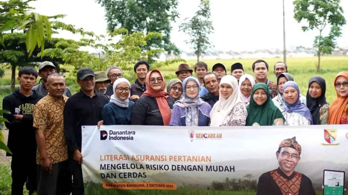 Kurangi Risiko Gagal Panen, Petani Jawa Barat Didorong Melek Asuransi Pertanian Literasi asuransi kepada petani di Kabupaten Bandung beberapa waktu lalu. (dok Jasindo)