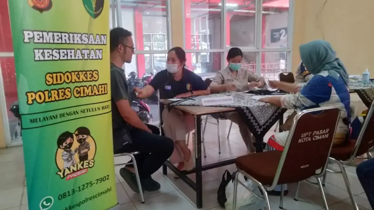 Pedagang Pasar Atas Cimahi Serbu Layanan Cek Kesehatan Gratis Polres Cimahi