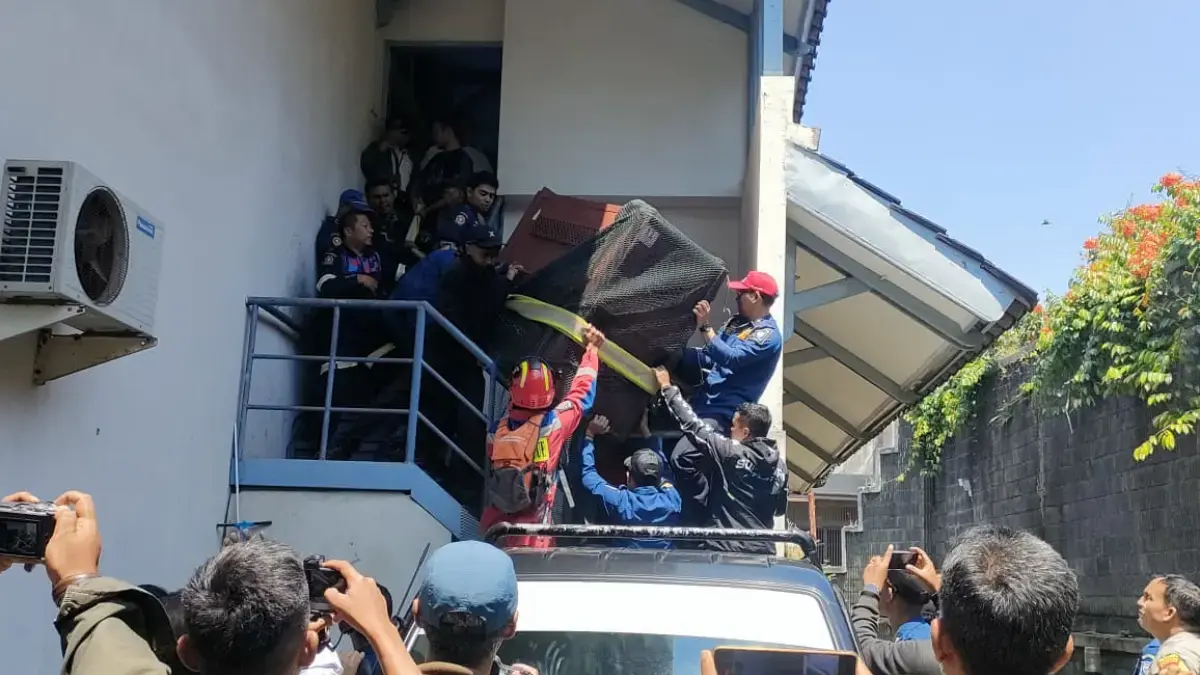 Dok. Petugas gabungan saat lakukan evaluasi terhadap seekor macan tutul Jawa yang masuk kedalam hotel di Kecam