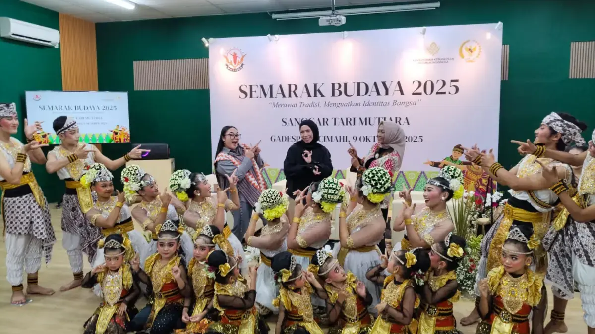 Sanggar Tari Mutiara: Menari di Antara Tradisi dan Inovasi, Kini Jadi Sorotan Melly Goeslaw Sanggar Tari Mutiara: Menari di Antara Tradisi dan Inovasi, Kini Jadi Sorotan Melly Goeslaw
