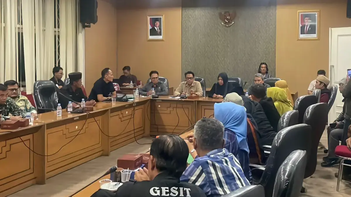 Audiensi Hingga Tengah Malam, DPRD Kabupaten Bandung Tampung Aspirasi Aliansi Masyarakat