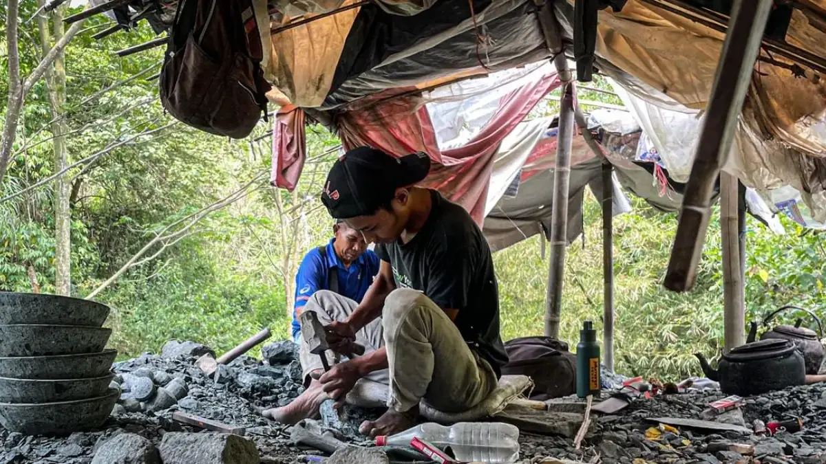 Coet Tradisional dari Kampung Pojok, Sisa Napas Warisan yang Hampir Punah Coet Tradisional dari Kampung Pojok, Sisa Napas Warisan yang Hampir Punah