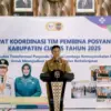Bupati Ciamis Herdiat Sunarya saat memimpin rakor tim pembina Posyandu, Senin (13/10/2025). (humas Diskominfo