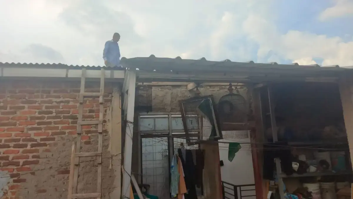 Puting Beliung Hantam Pemukiman Padat di Cimahi, Atap Rumah Warga Terbang Kondisi Salah Satu Rumah yang Terdampak Angin Puting Beliung di Padasuka Cimahi (Dok. BPBD Cimahi)