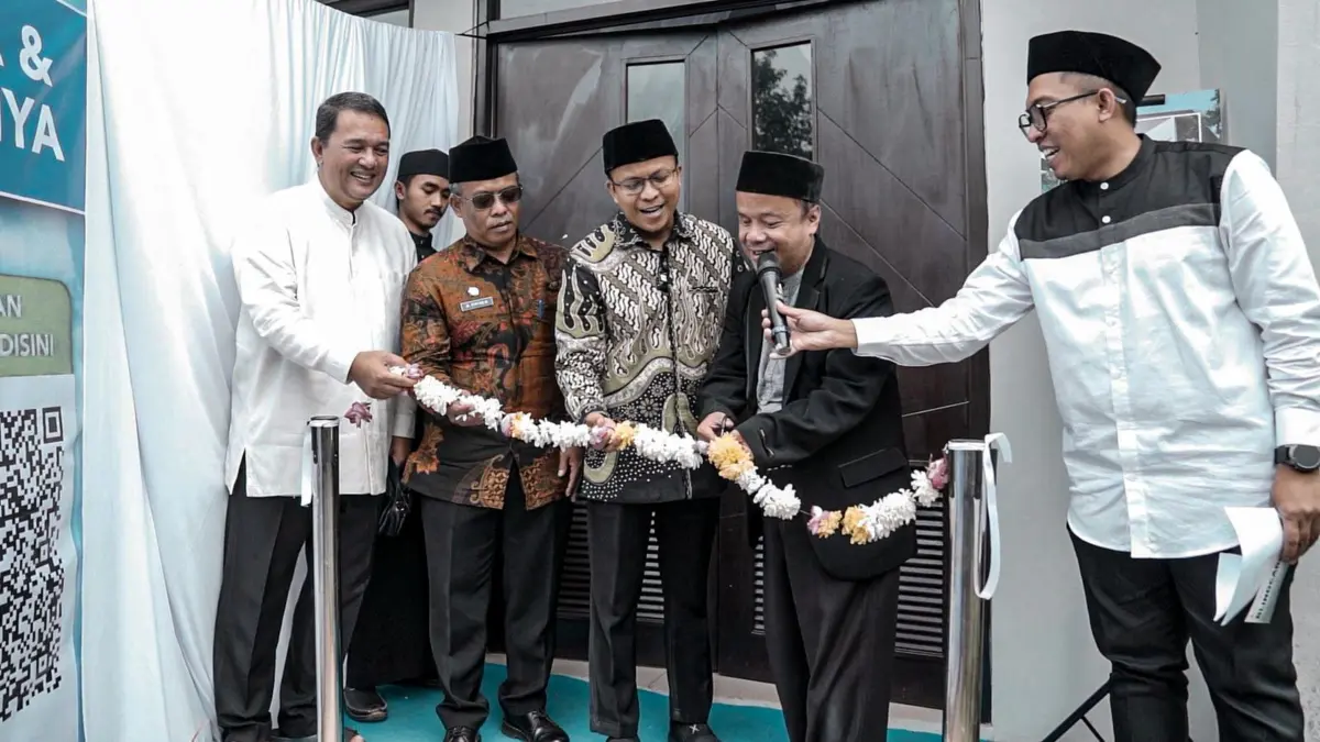 Momen peresmian Pesantren Sam’an Cinta Qur’an oleh Ketua Cinta Qur’an Foundation (CQF) Ustadz Fatih Karim di P